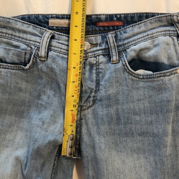Anthropologie Pilcro Slim Boyfriend distressed light wash jeans. Size 24 Petite. - Picture 11 of 14